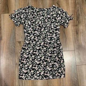 Beautiful prettylittlething mini floral dress